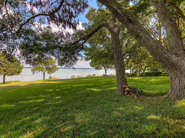 8502 Columbia Dr — Photo 1