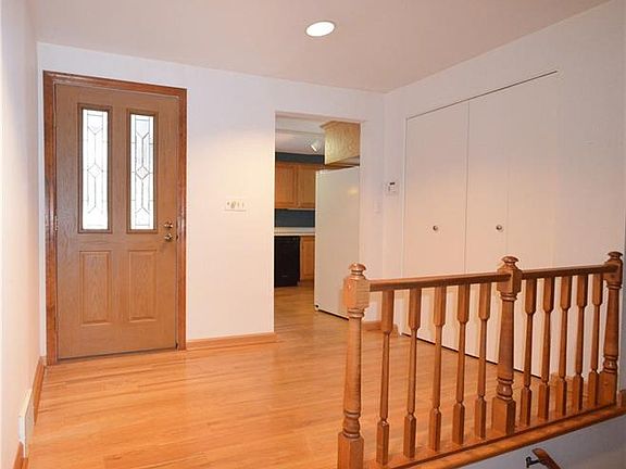 2nd image of 120 Laurelwood Dr