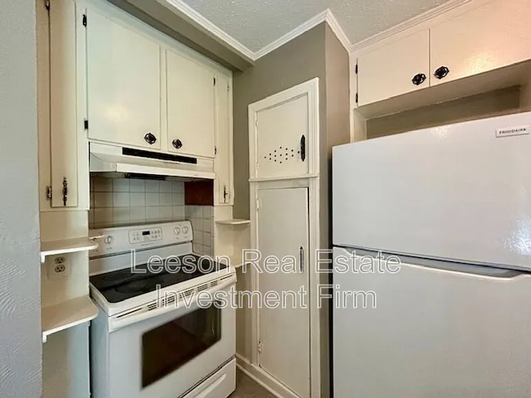 1101 James St — Photo 10