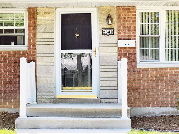 5th image of 2548 Lynch Ave