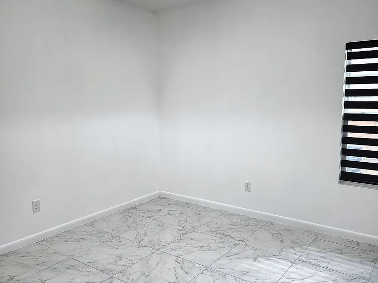 918 N Woodson Ave — Photo 6
