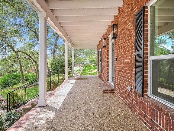 3rd image of 5806 Fox Chapel Dr