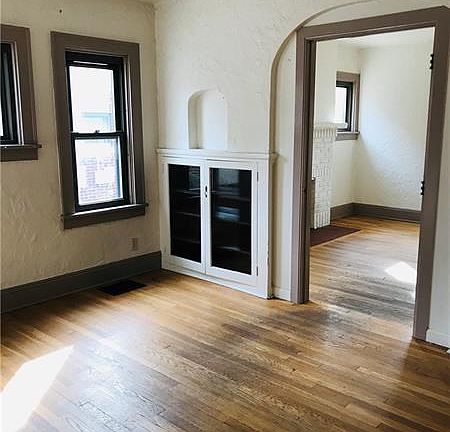 3rd image of 309/311 Castle Shannon Blvd