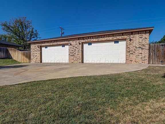 3rd image of 1947 Holly Ln