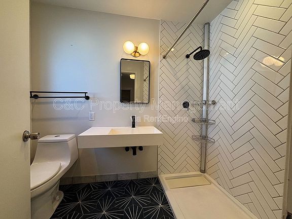 4th image of 846 42nd St