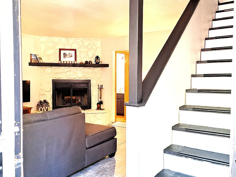 2464 Elko Dr — Photo 2