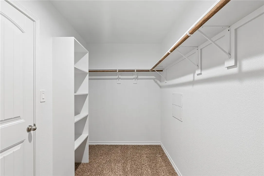 3 bed, 2.0 bath, 1529 sqft, $2,095 — Photo 3
