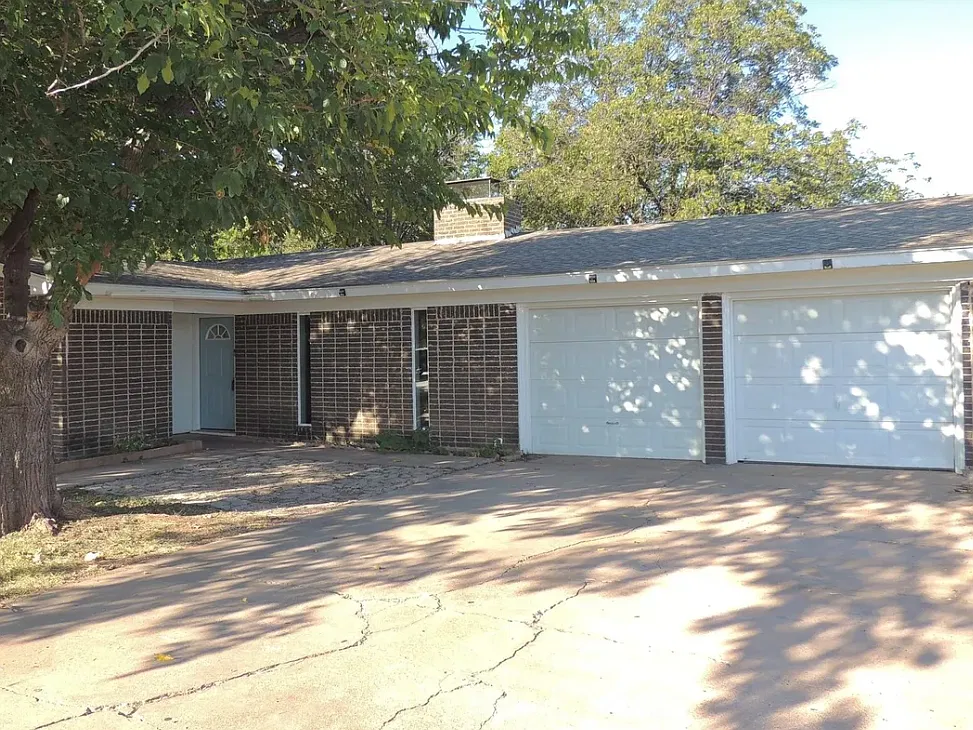 642 Harwell St — Photo 1