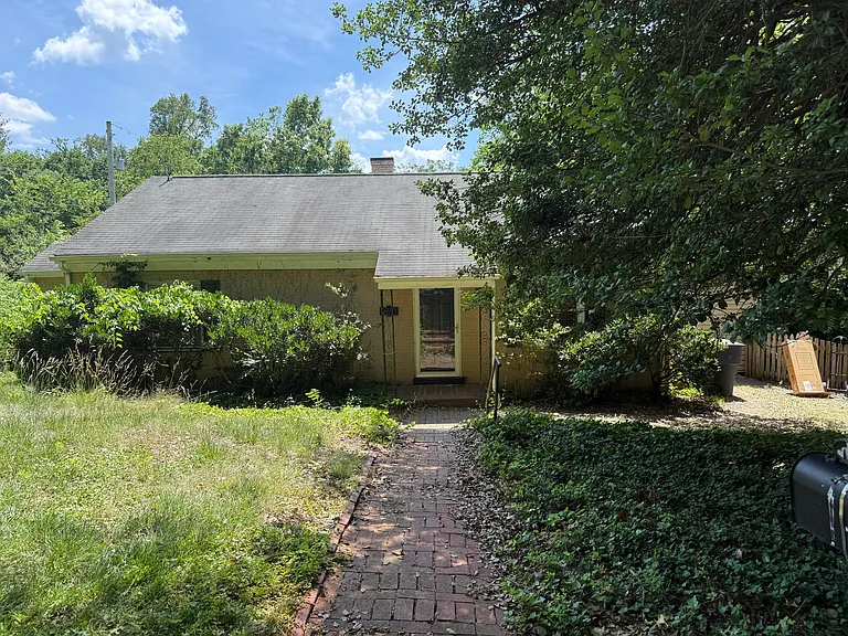 2239 Woodcliff Rd SE — Photo 1
