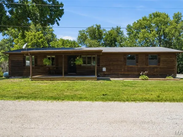 107 Red Deer Ln, O'Fallon, MO 63366