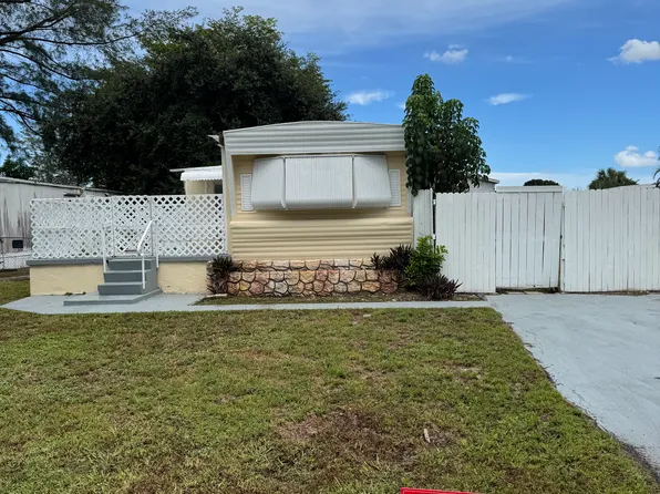 11846 Cove Pl, Boca Raton, FL 33428