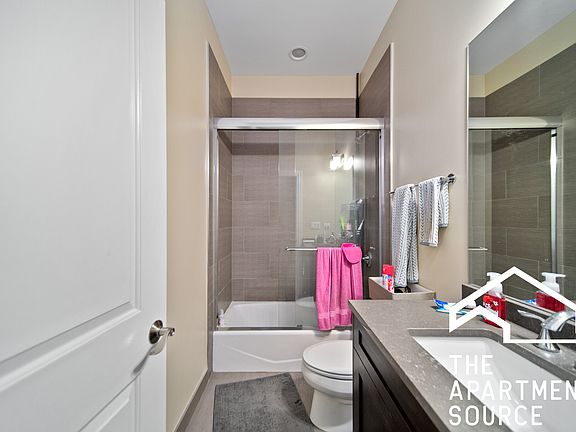 4th image of 1324 W Grand Ave #4E