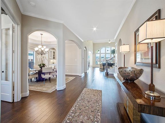 Extensive entry with wood floors that were added 2018