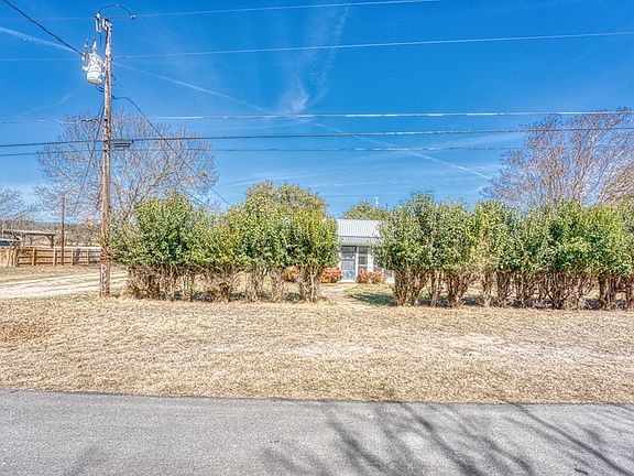 4th image of 305 E Ash Dr