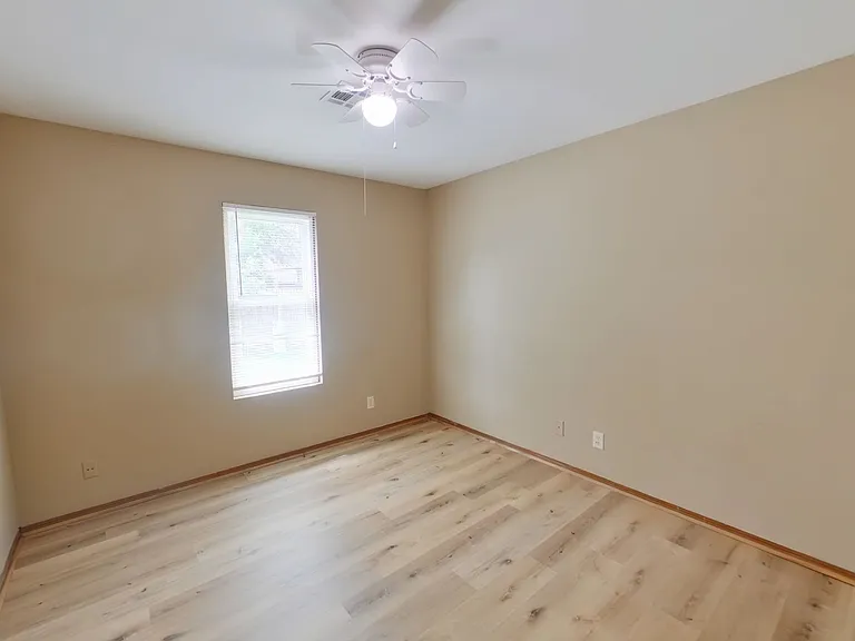 609 S Mount Carmel Ave — Photo 10