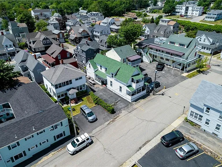 13 Bay Ave #C — Photo 9