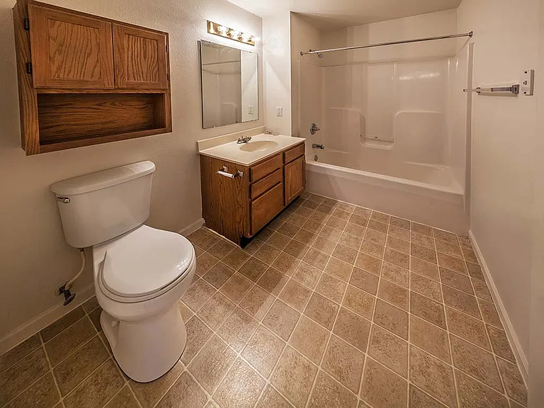 Bexley Village Apartments — Photo 29