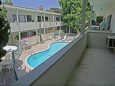 3rd image of 537 N El Molino Ave APT 2