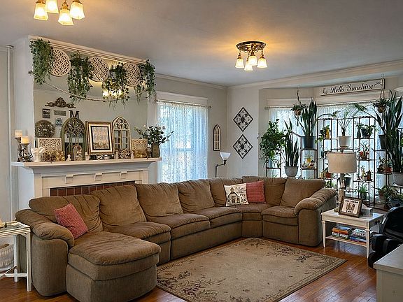 3rd image of 707 S Prairie St