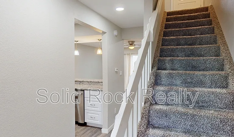 2331 Lexington Village Ln — Photo 9