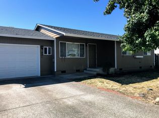 221 S Grove Ln, Sutherlin, OR 97479