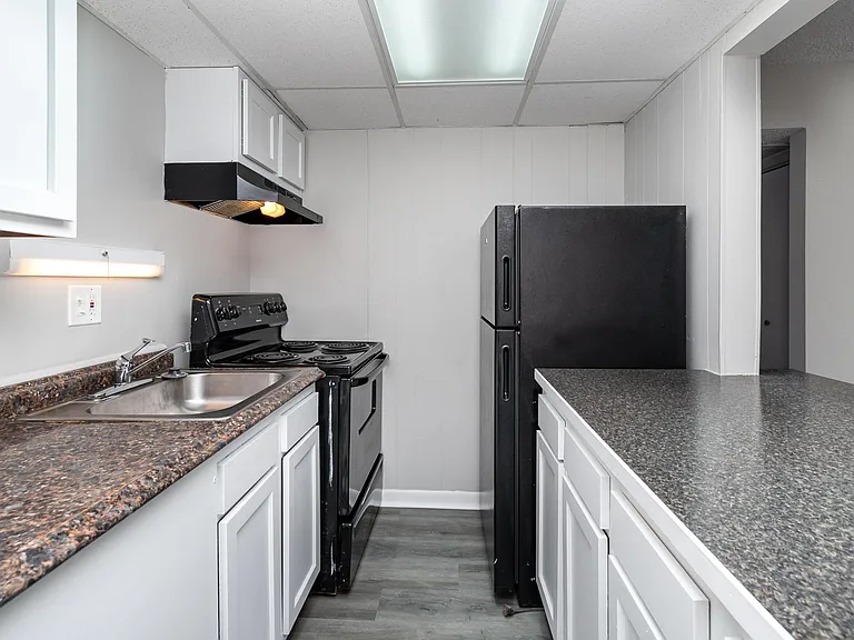 Bay Valley Harbor Apartments — Photo 36