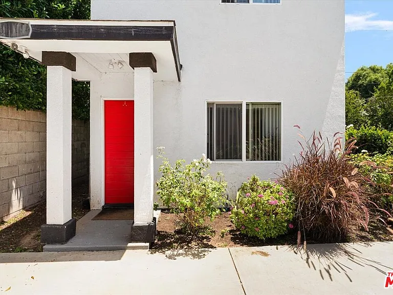 6652 Orion Ave — Photo 5