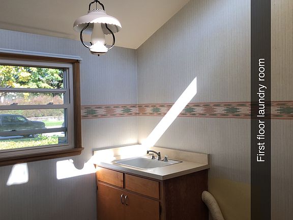 4th image of 609 Riverview Dr