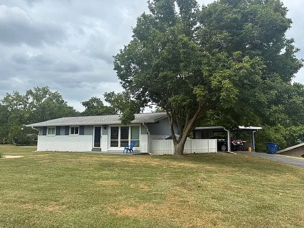 11 Deerfield Ln, Saint Louis, MO 63146