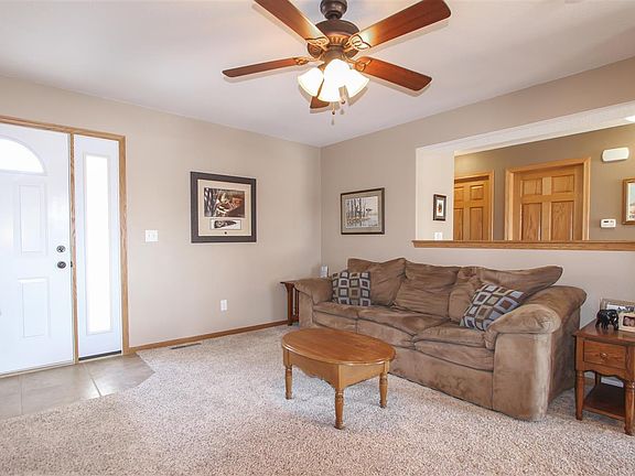 3rd image of 4905 Algonquin Dr APT 4