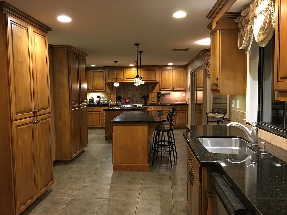 Gourmet kitchen