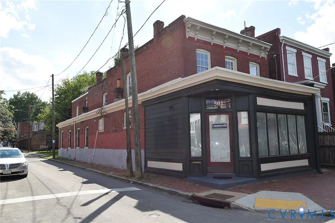 2 bed, 1.0 bath, 1100 sqft, $1,500 — Photo 2