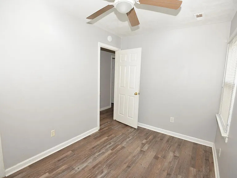 1227 W 41st St — Photo 12