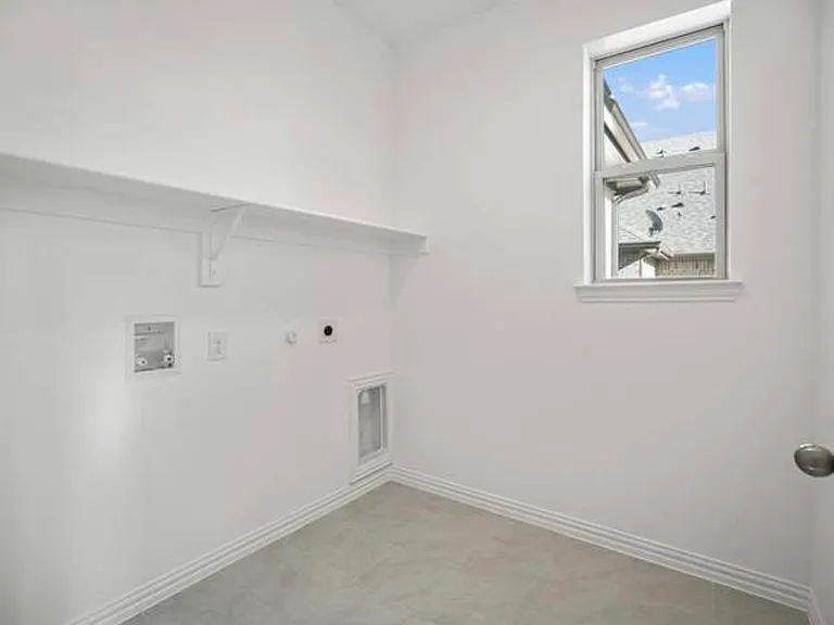 909 Bluebell St — Photo 12