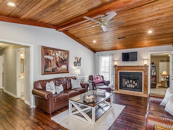 4th image of 3853 Dalewood St