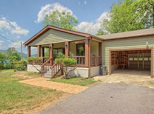 365 Lower Bell Creek Rd, Hiawassee, GA 30546
