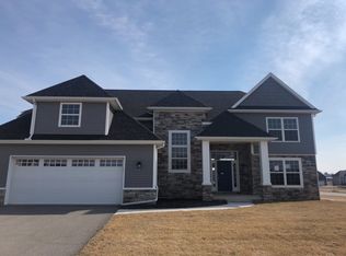 2741 Woods Edge Rd, Perrysburg, OH 43551
