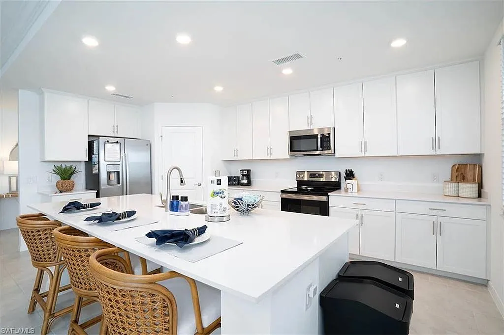 3 bed, 2.0 bath, 1741 sqft, $4,490 — Photo 4
