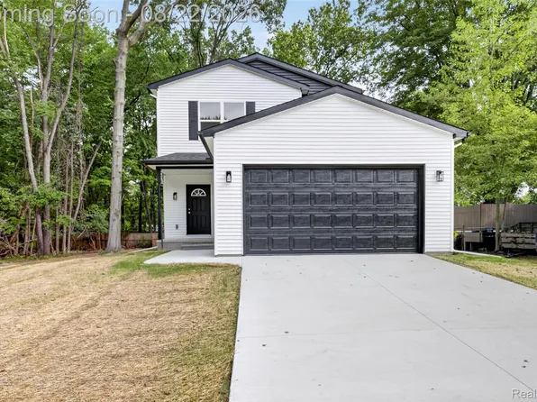 33724 Barrington St, Westland, MI 48186