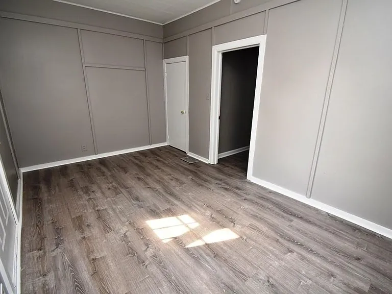 1355 E Walnut St — Photo 13