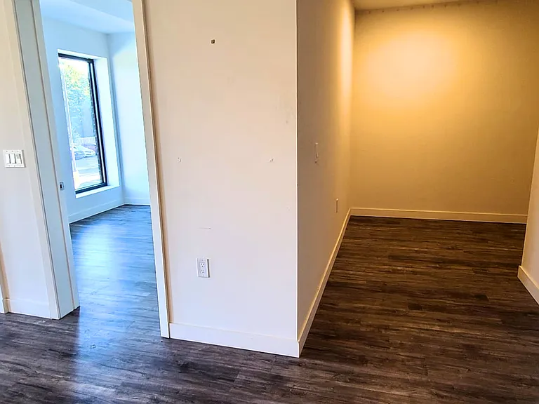 325 University Ave W #214 — Photo 4