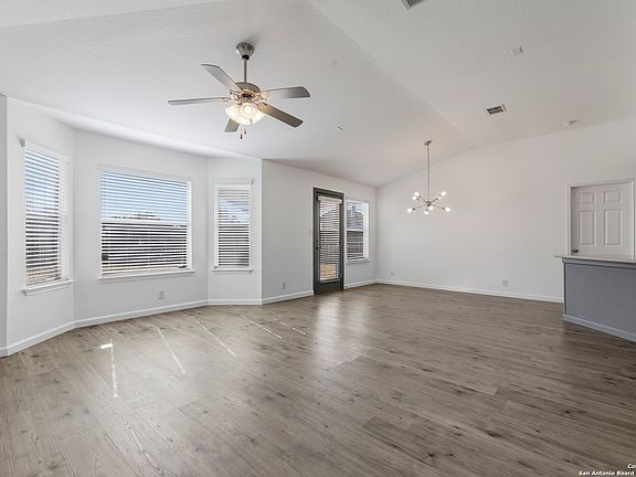 3rd image of 105 Lookout View