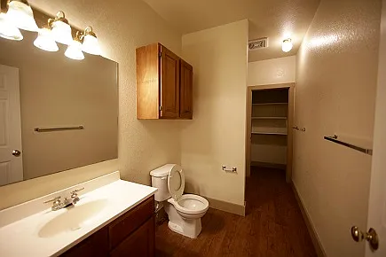 425 Schatzel St #P — Photo 21