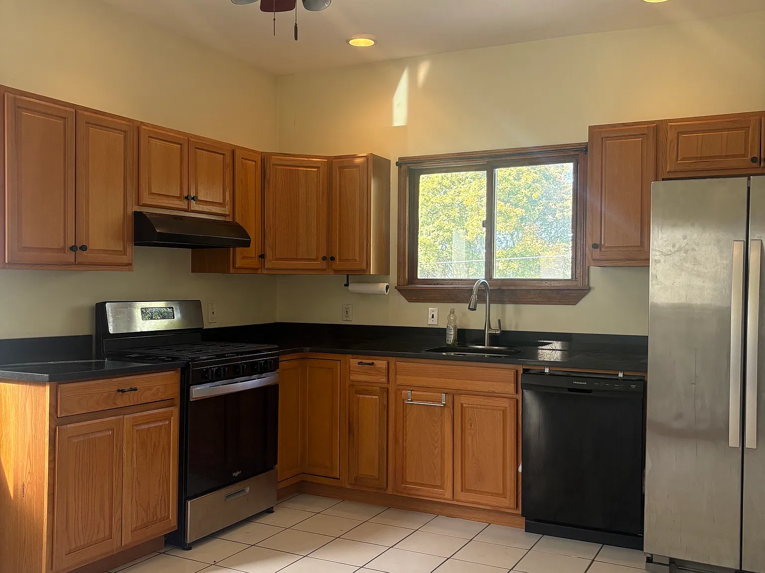 2 bed, 9999 sqft, $2,700 — Photo 1