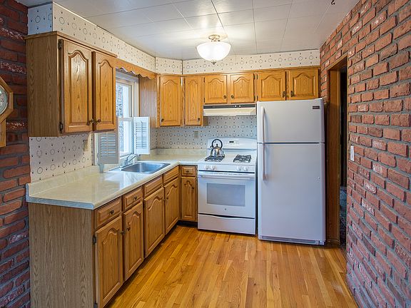 3rd image of 71 Irving Ave