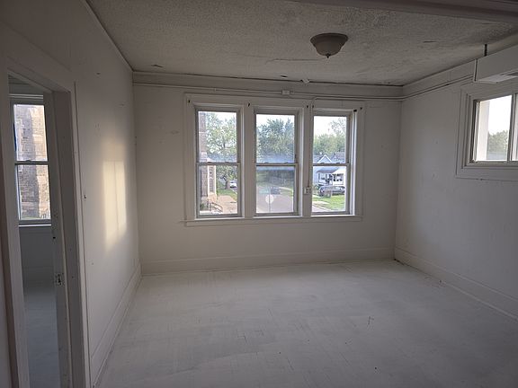 3rd image of 14103 Kercheval St #1