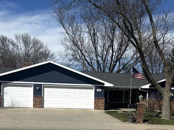 107 14th Ave NW, Watertown, SD 57201
