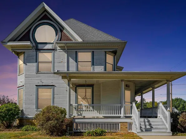 402 S 2nd St, Maquoketa, IA 52060