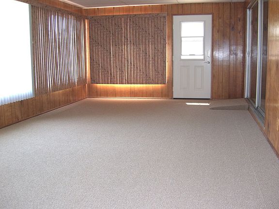 Large enclosed patio (350+ sp ft)
