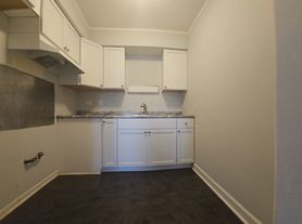 4309 W 95th St, Oak Lawn, IL